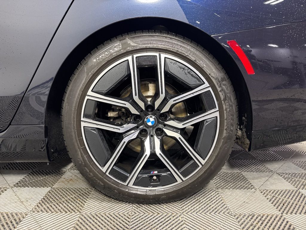 Thumbnail: 2023 BMW 7 Series - 10