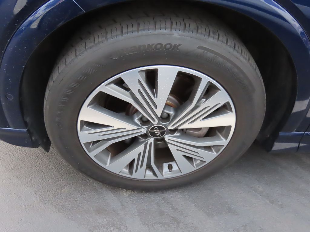 Thumbnail: 2023 Audi Q4 e-tron - 3