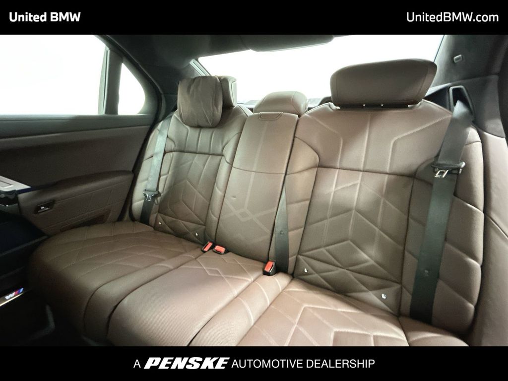 Thumbnail: 2025 BMW 7 Series - 22