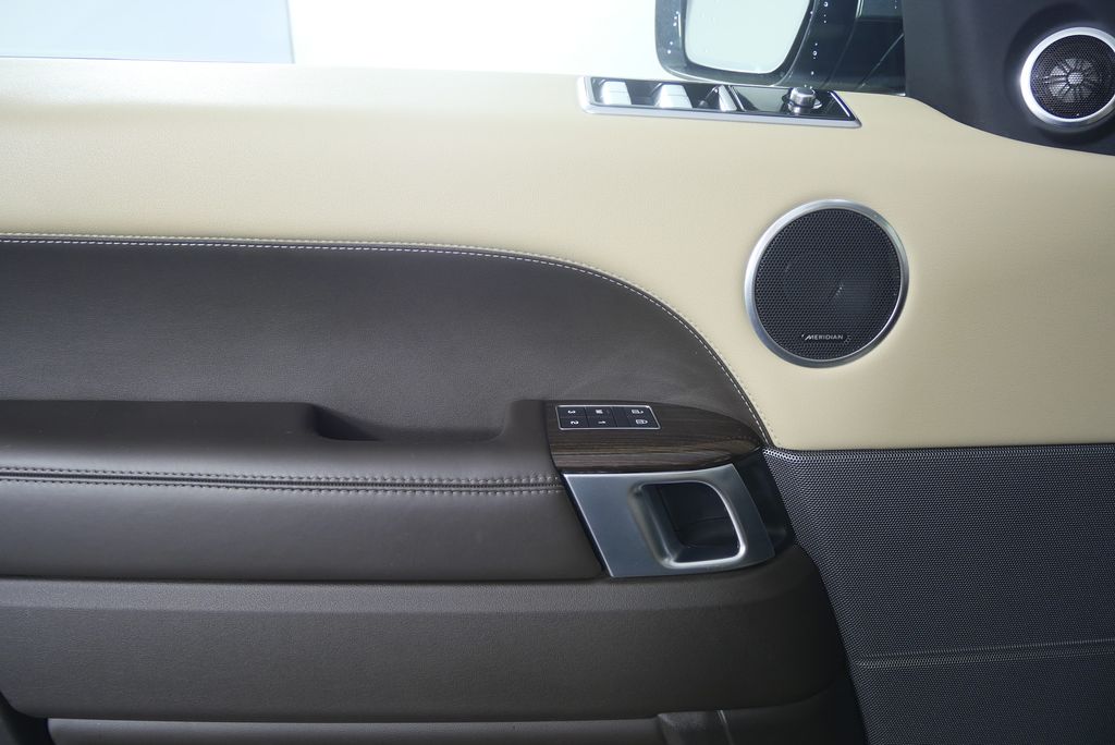 Thumbnail: 2022 Land Rover Range Rover Sport - 9