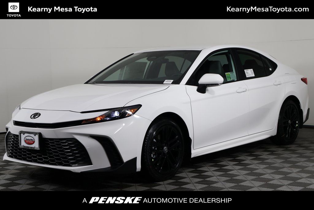 2025 Toyota Camry SE Hero Image
