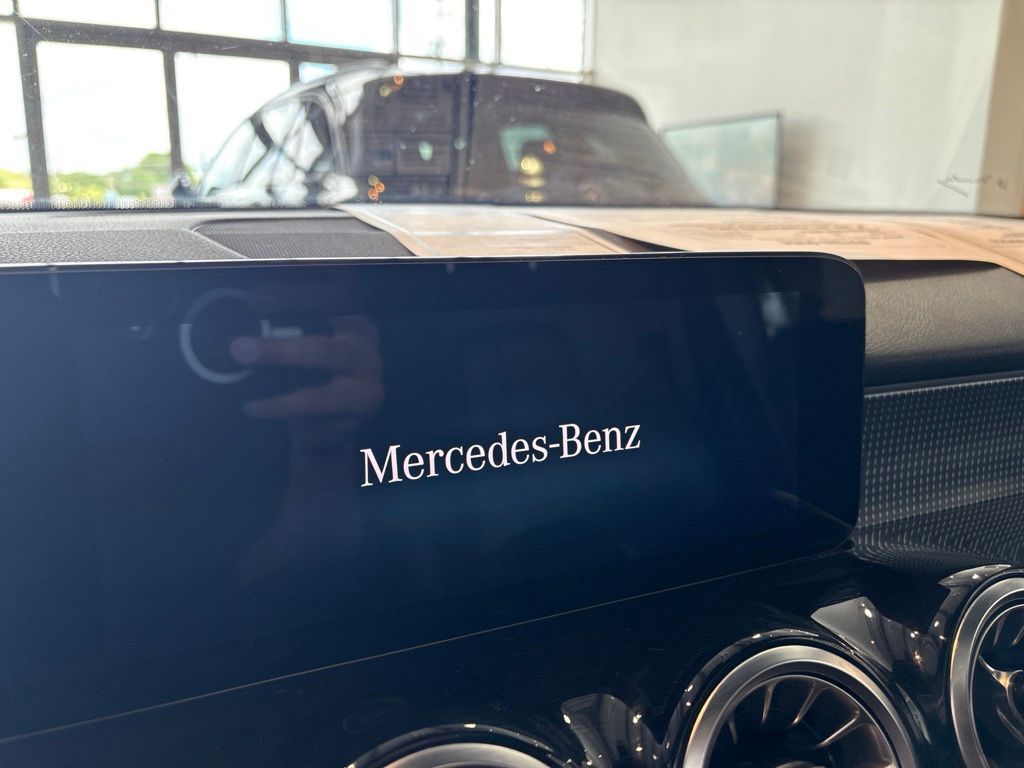 Certified Used 2022 Black Mercedes-Benz GLB 250 image 10