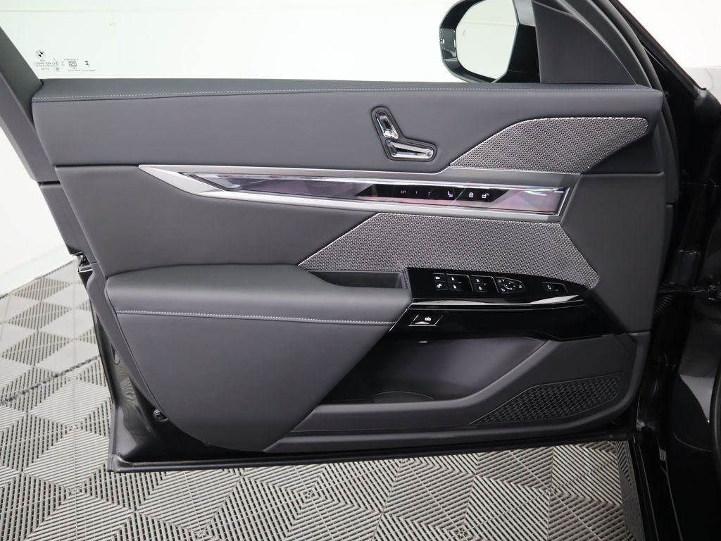 2025 BMW i7 eDrive50 25