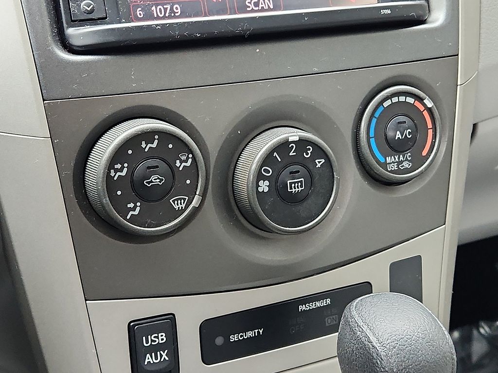 Thumbnail: 2013 Toyota Corolla - 15