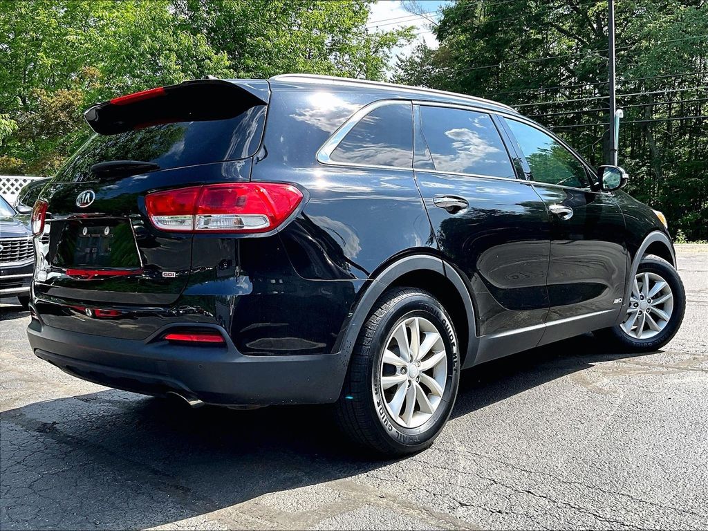 2017 Kia Sorento — photo 4