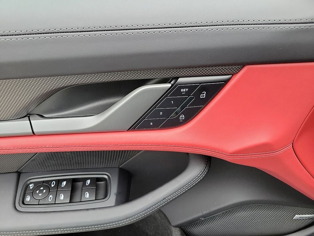 Thumbnail: 2025 Porsche Taycan - 12