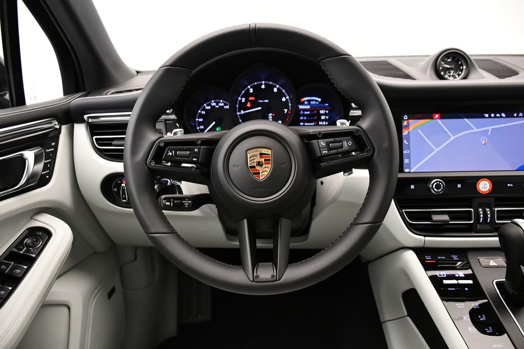 Thumbnail: 2026 Porsche Macan - 27