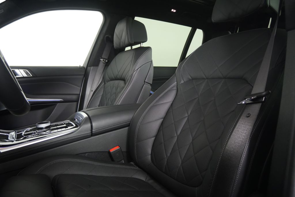Thumbnail: 2025 BMW X7 - 4