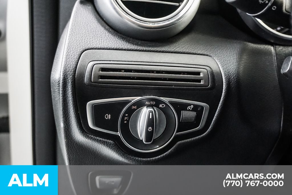 Used 2022  Mercedes-Benz GLC 300 Coupe image 34