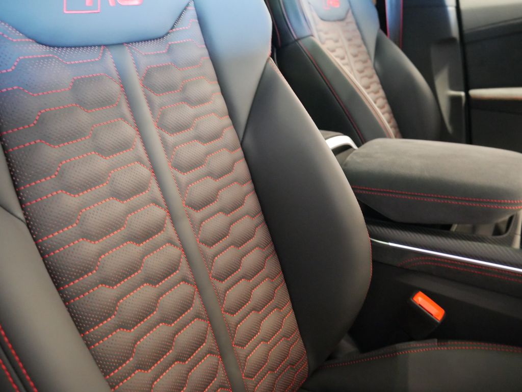 Thumbnail: 2026 Audi RS Q8 - 27