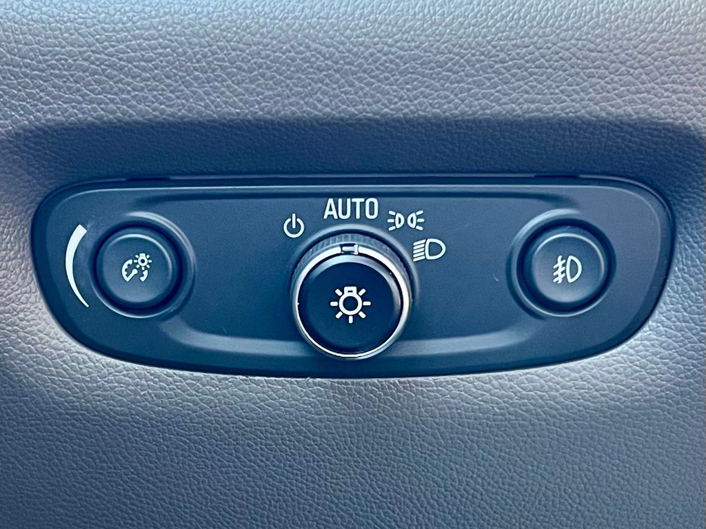 2021 Chevrolet Traverse LT Leather photo
