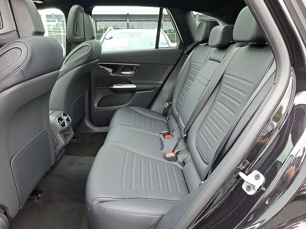 Thumbnail: 2025 Mercedes-Benz GLC - 6