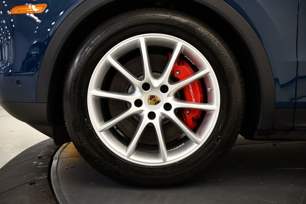 Thumbnail: 2024 Porsche Cayenne - 16