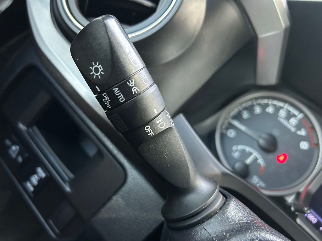 2016 Toyota Tacoma Limited 26