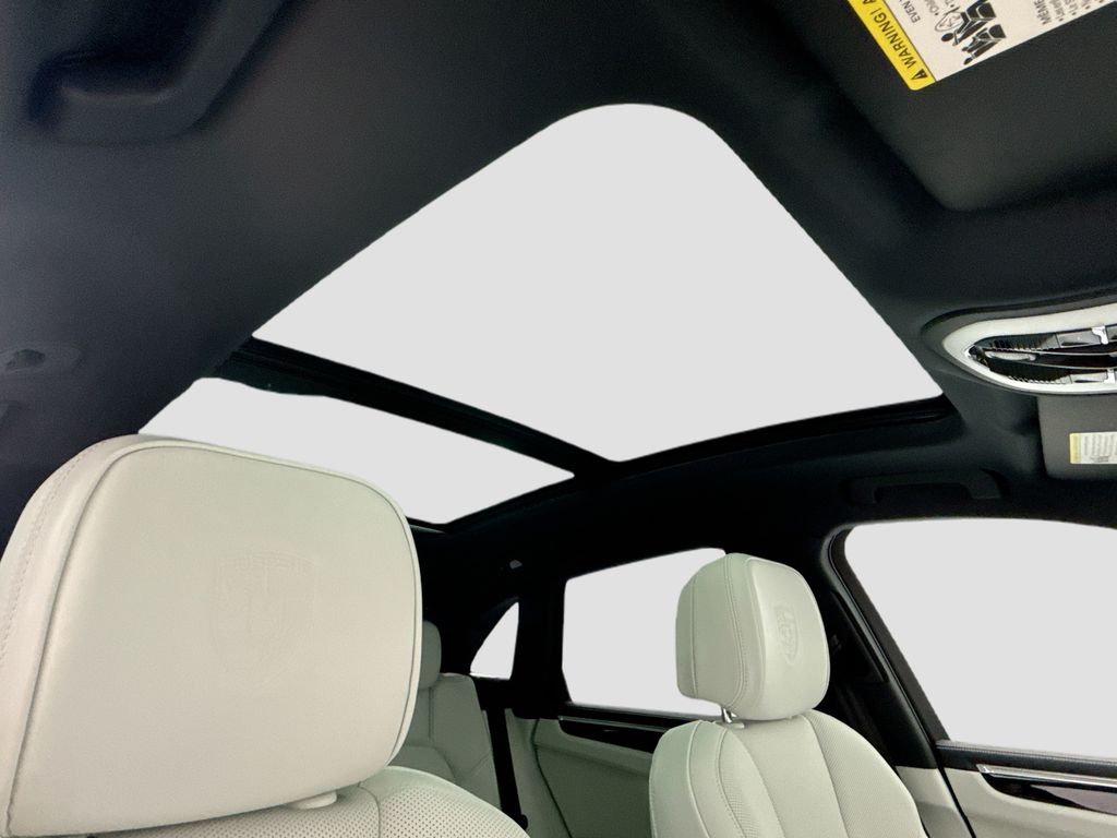 Thumbnail: 2026 Porsche Macan - 21