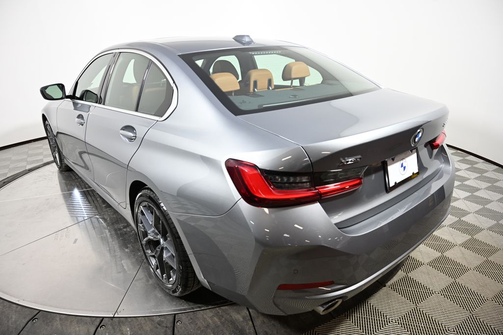 Thumbnail: 2025 BMW 3 Series - 3