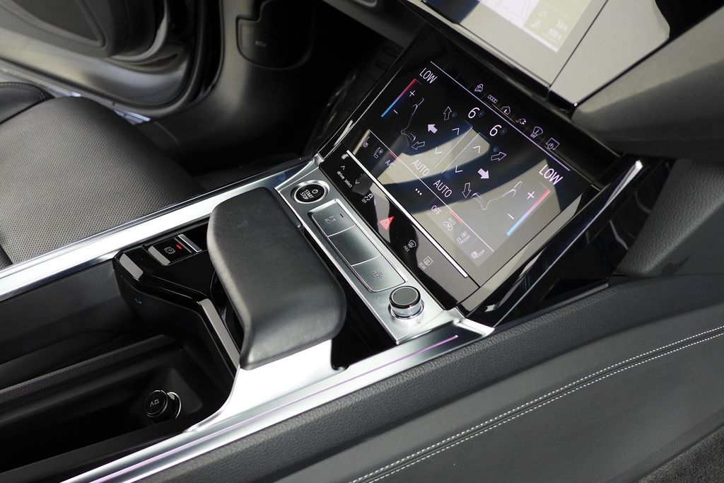 Thumbnail: 2022 Audi e-tron - 15