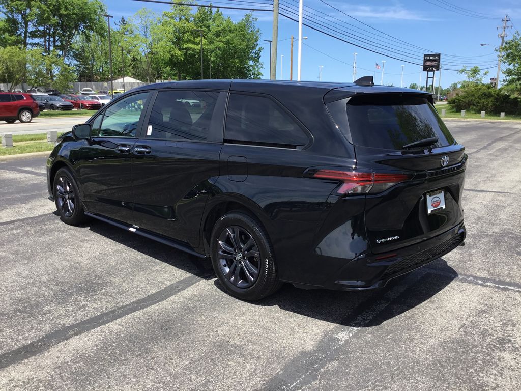 Thumbnail: 2025 Toyota Sienna - 3
