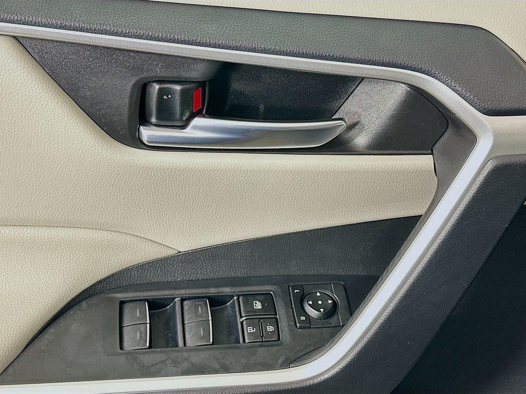 Thumbnail: 2024 Toyota RAV4 - 18