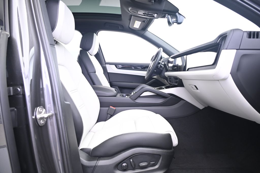 Thumbnail: 2025 Porsche Cayenne - 23
