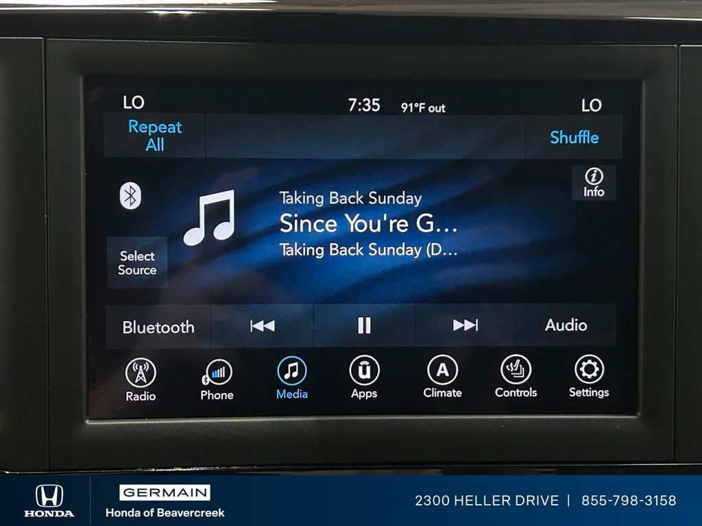 Used 2018 Gray Chrysler Touring L image 22