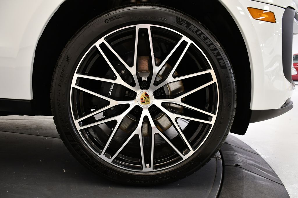 Thumbnail: 2026 Porsche Macan - 19