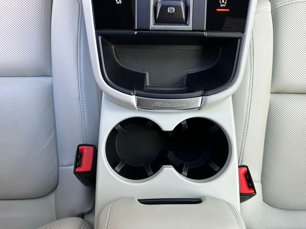 Thumbnail: 2022 Porsche Macan - 28