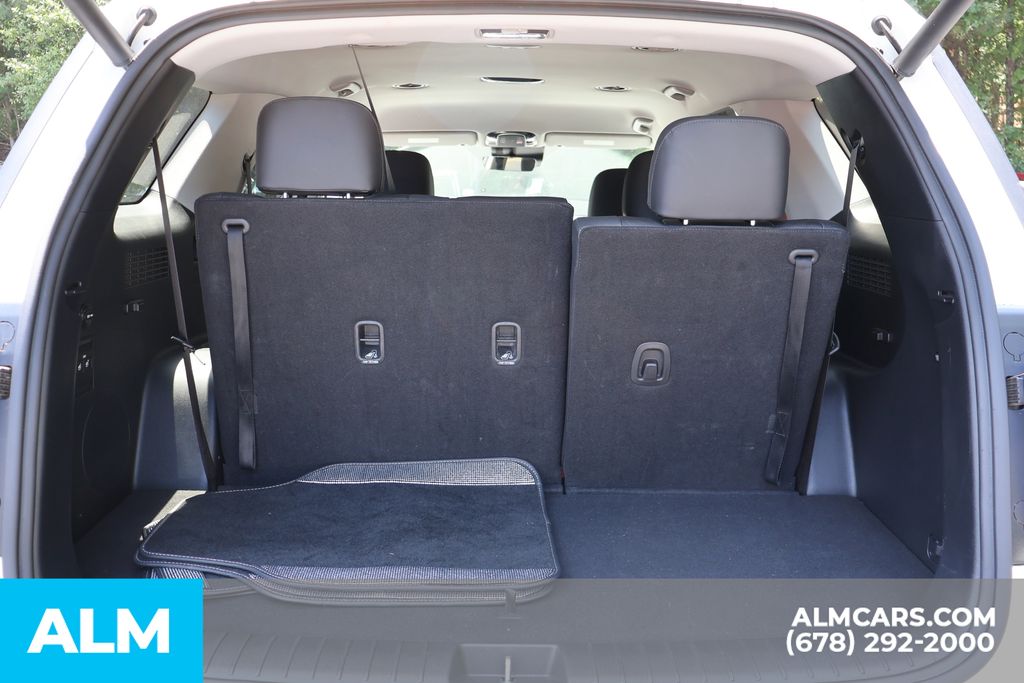 Used 2025 White Hyundai SEL image 21