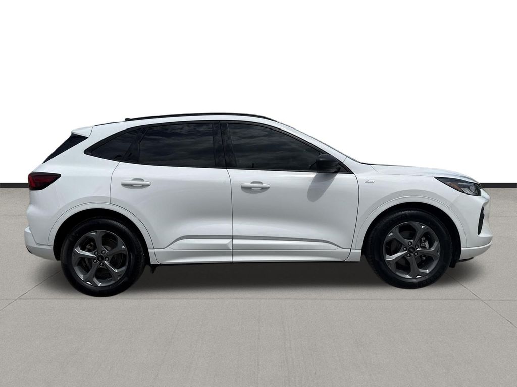 2023 Ford Escape ST-Line - 3
