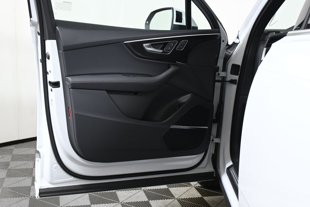 Thumbnail: 2025 Audi Q7 - 23