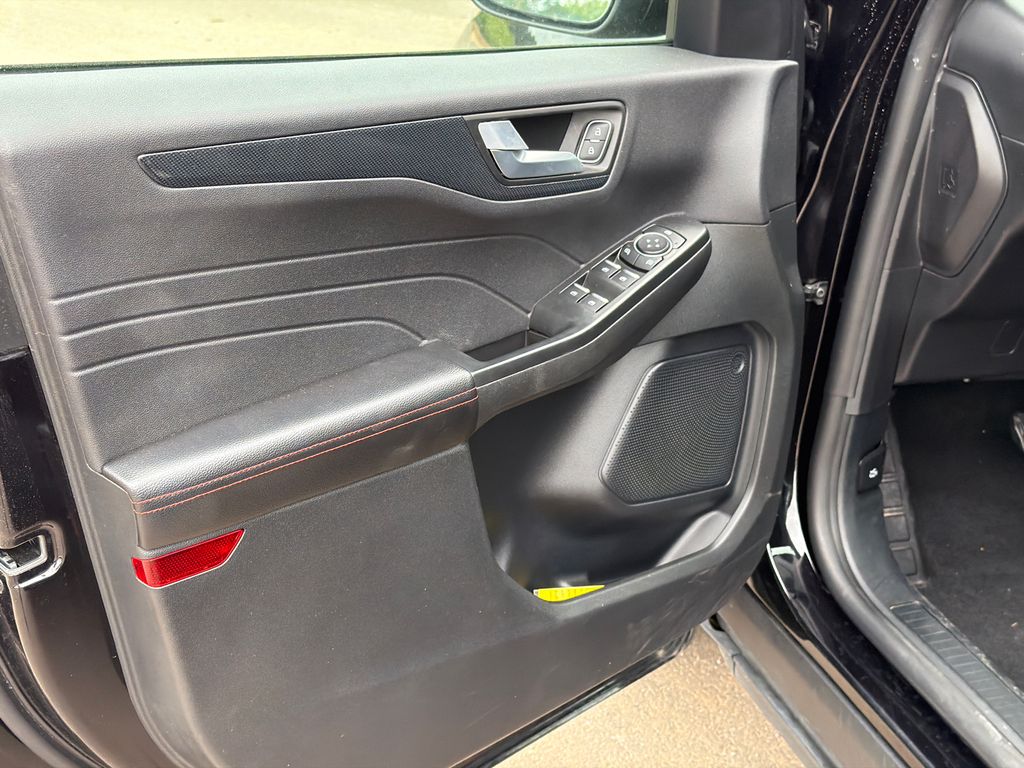 2025 Ford Escape ST-Line - Photo 10