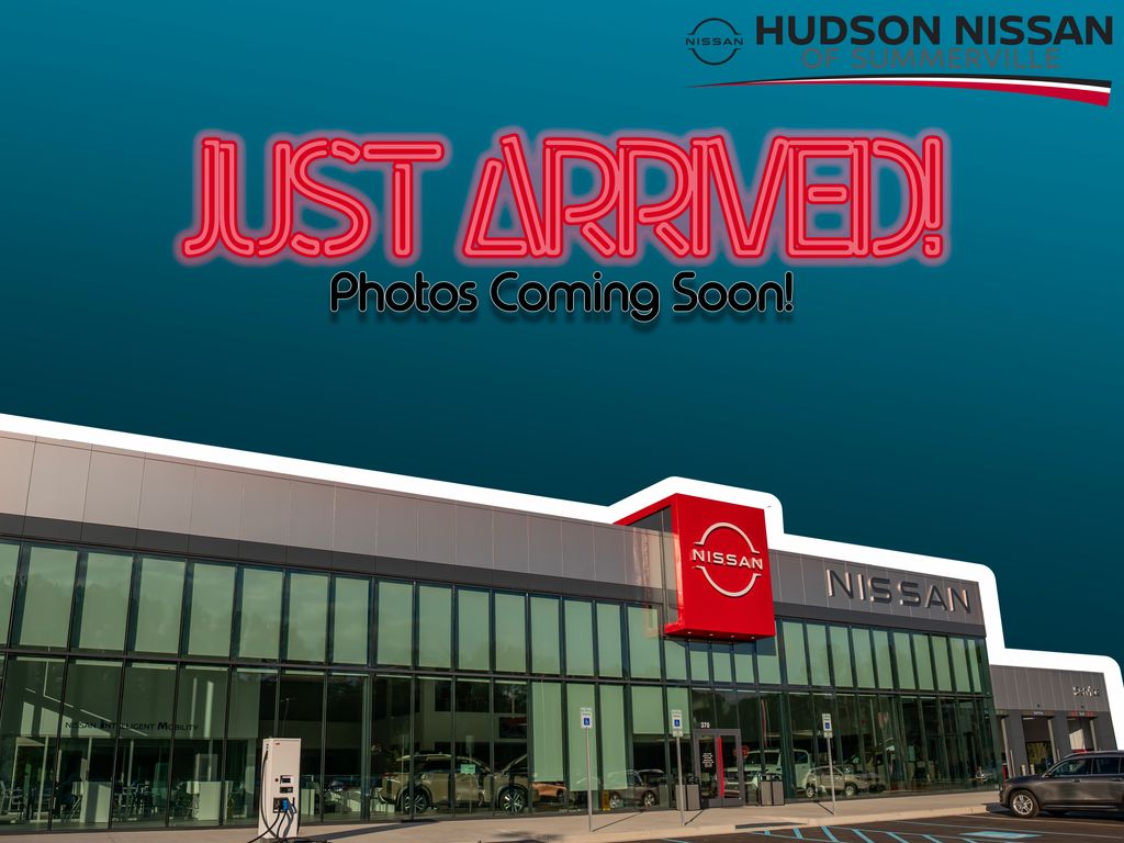 2024 Pearl White Tricoat Nissan Pathfinder Platinum FWD SUV