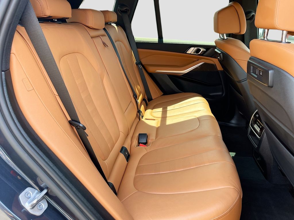 Used 2022 Gray BMW sDrive40i image 28