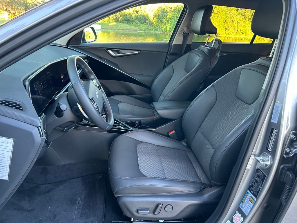 Thumbnail: 2023 Kia Niro - 13