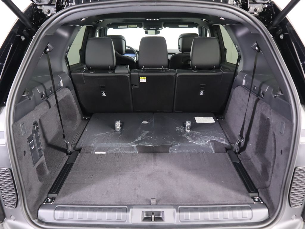 Thumbnail: 2025 Land Rover Discovery - 32