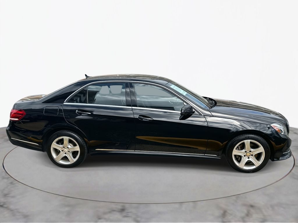 Thumbnail: 2016 Mercedes-Benz E-Class - 8