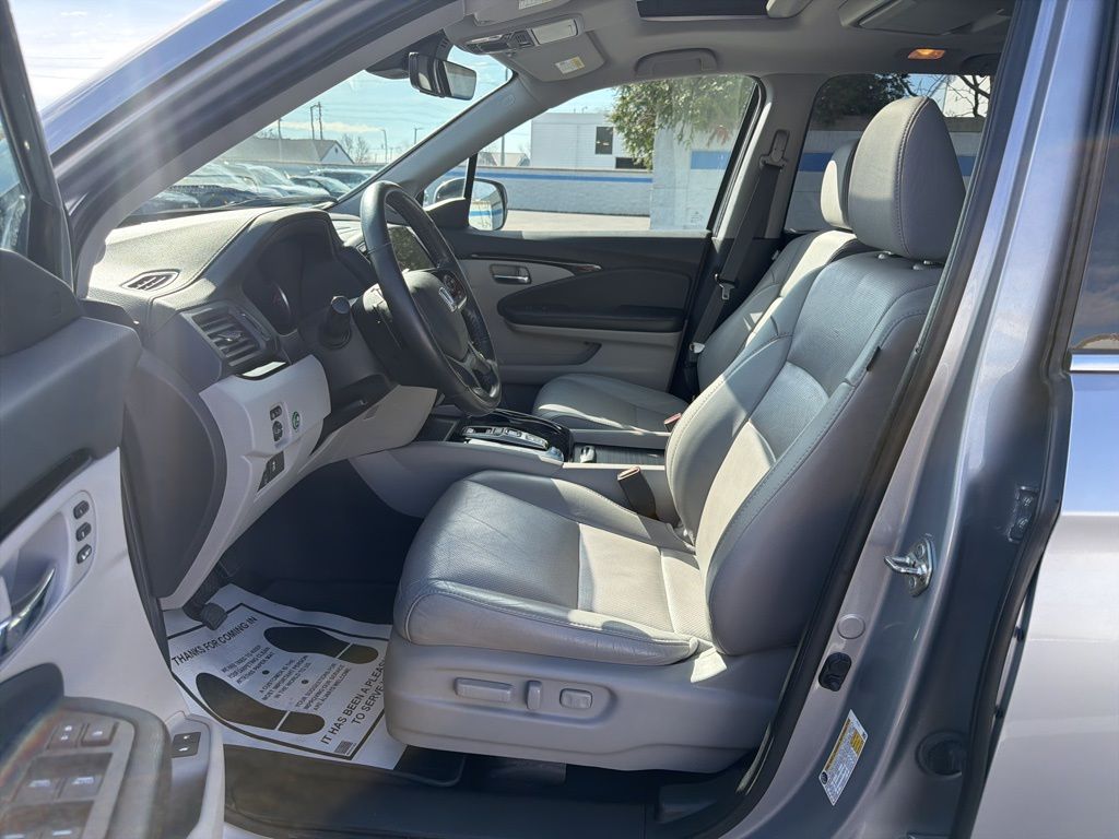 Thumbnail: 2019 Honda Pilot - 17