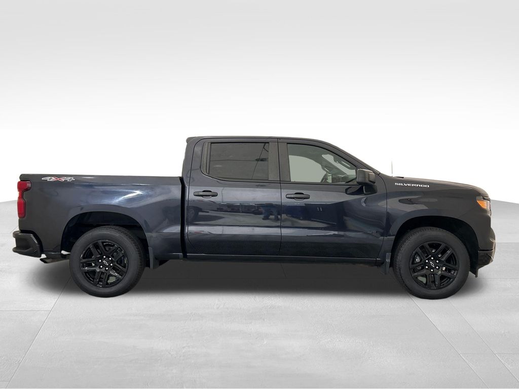 Used 2022 Gray Chevrolet Custom image 7