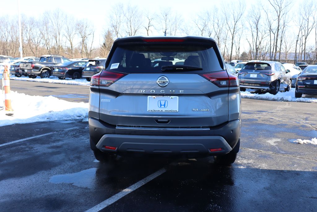 2021 Nissan Rogue SL 4