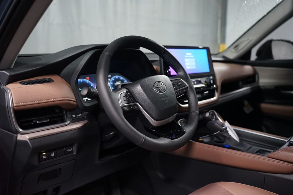 Thumbnail: 2026 Toyota Grand Highlander - 16