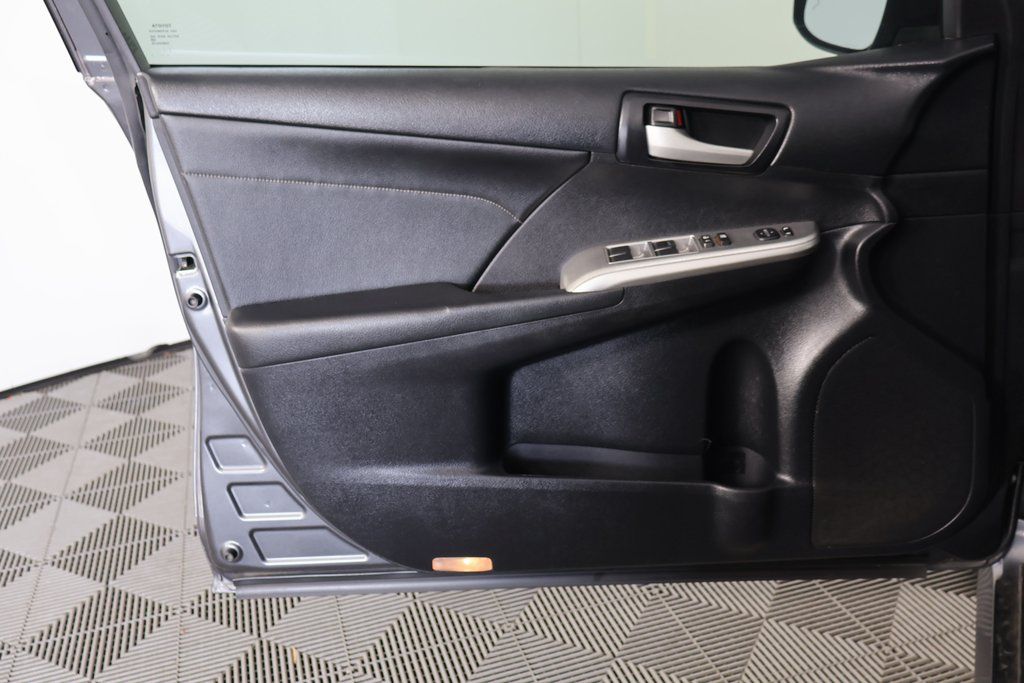 Thumbnail: 2013 Toyota Camry - 12