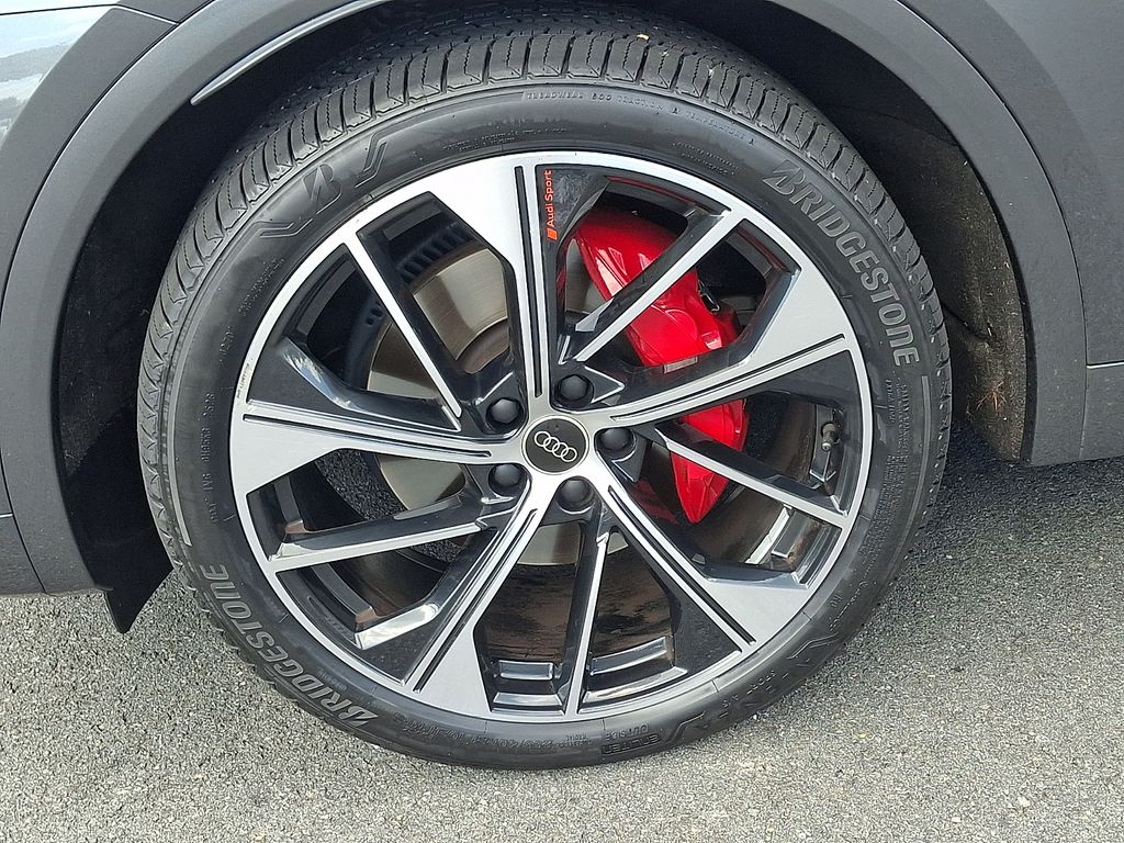 Thumbnail: 2024 Audi SQ5 - 8