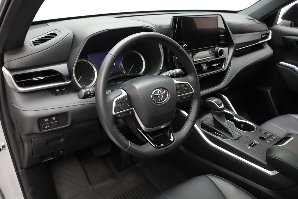 2023 Toyota Highlander XSE 15