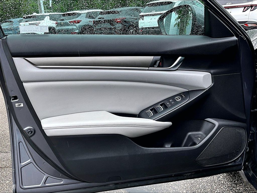 2020 Honda Accord — photo 9