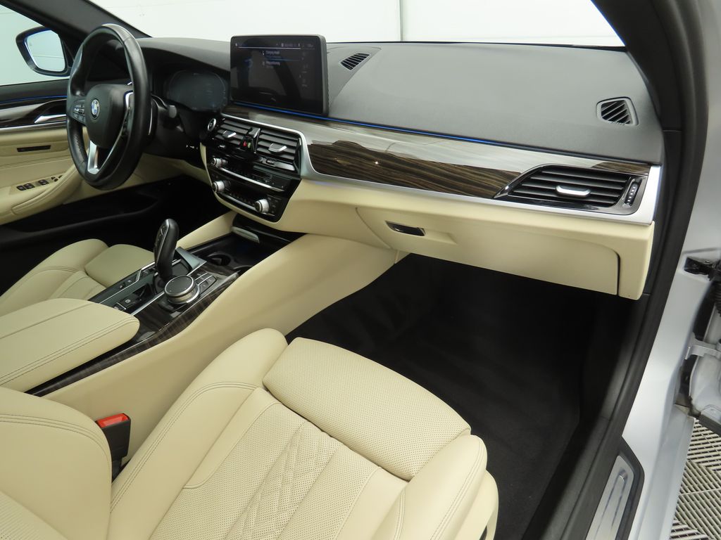 Thumbnail: 2021 BMW 5 Series - 18