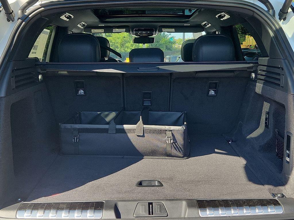 Thumbnail: 2026 Land Rover Range Rover Sport - 29