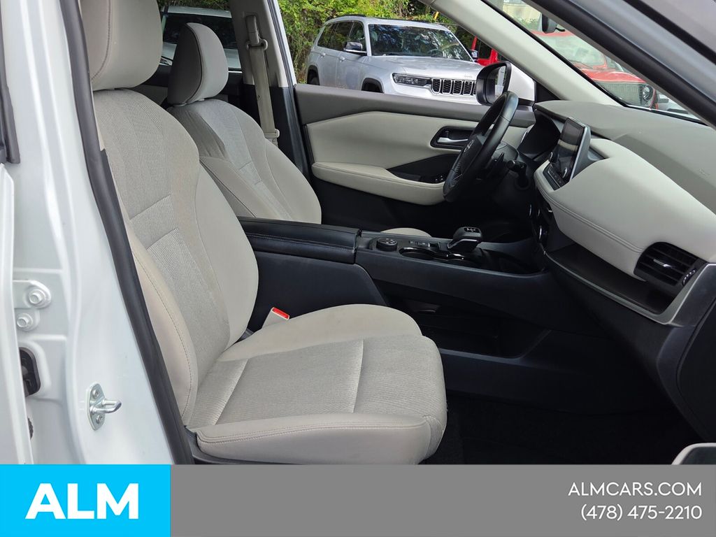 Used 2025 White Nissan SV image 17
