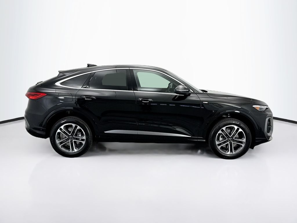Thumbnail: 2025 Audi Q5 - 4