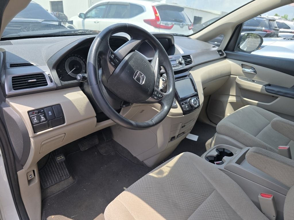 Used 2016  Honda SE image 15
