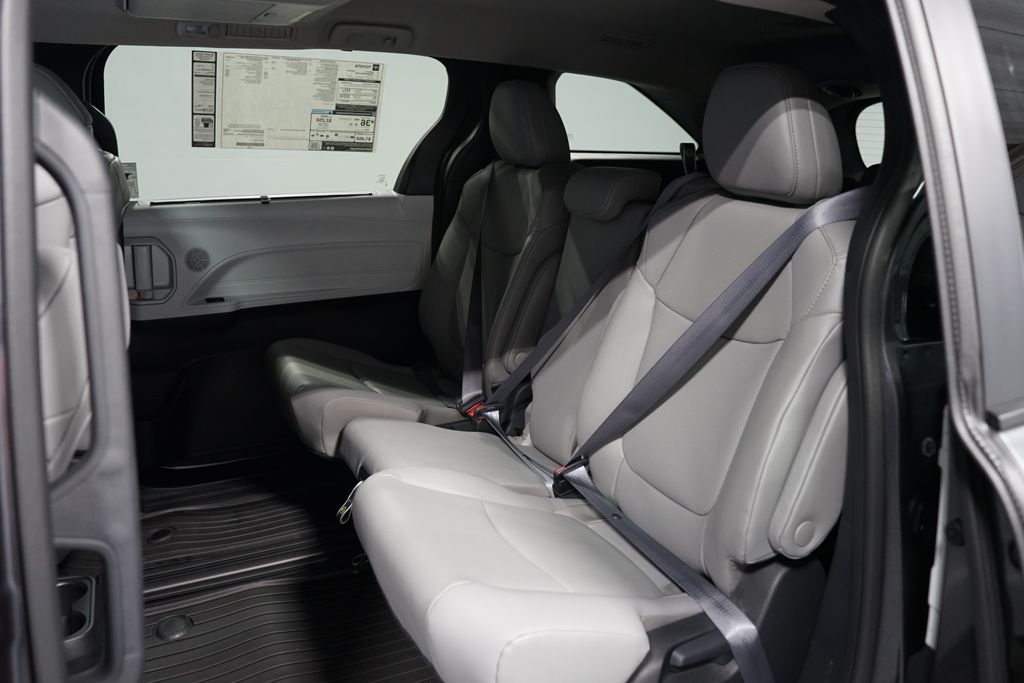 Thumbnail: 2025 Toyota Sienna - 32